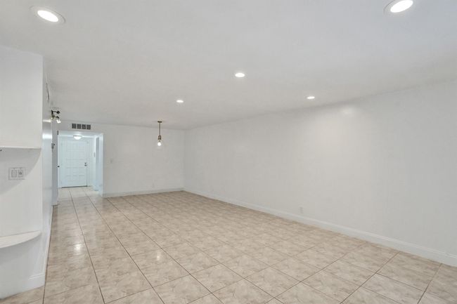 APT-202 - 6200 S Falls Circle Dr, Condo with 2 bedrooms, 2 bathrooms and null parking in Lauderhill FL | Image 12