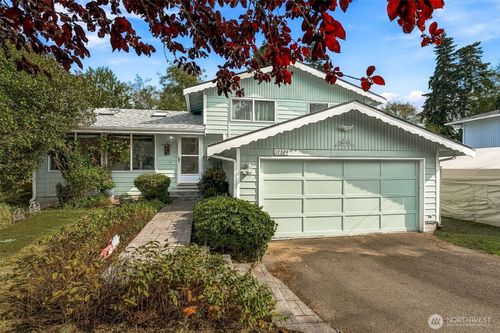 17324 40th Ave S, SeaTac, WA, 98188-3615 | Card Image