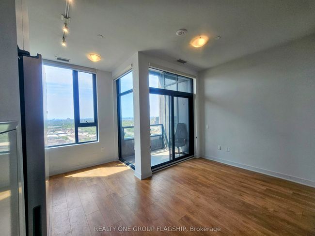 2008 - 2920 Highway 7, Condo with 2 bedrooms, 1 bathrooms and null parking in Vaughan ON | Image 9