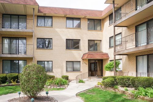 unit-201-7650 W Lawrence Ave, Norridge, IL, 60706-3498 | Card Image