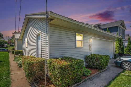10461 N Moore St, Syracuse, IN, 46567-9553 | Card Image