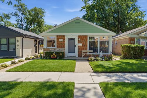10111 S California Ave, Chicago, IL, 60655-1637 | Card Image