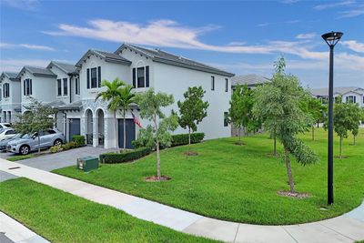 13371 - 13371 Sw 287th Ter, Townhouse with 4 bedrooms, 2 bathrooms and null parking in Homestead FL | Image 2