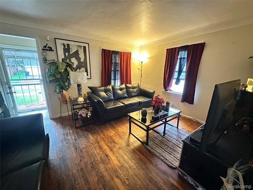 8656 Plainview Ave, Detroit, MI, 48228-2938 | Card Image