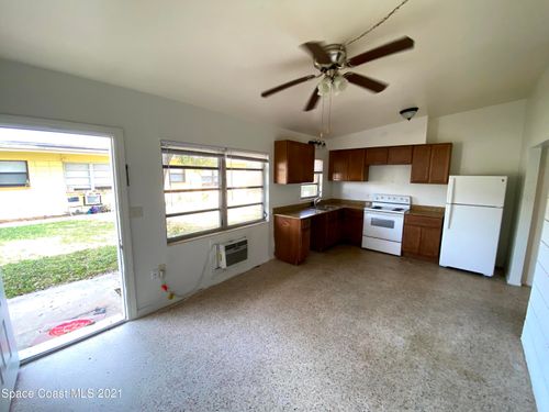 b2-115 Pierce Ave, Cape Canaveral, FL, 32920-4924 | Card Image