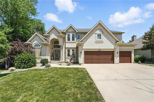 2508 Sw Wintercreek Dr, Lee's Summit, MO, 64081-2582 | Card Image