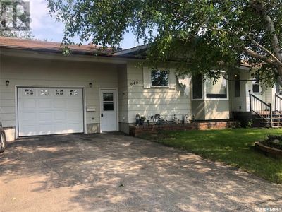 640 2 Nd St Ne, House other with 5 bedrooms, 2 bathrooms and null parking in Preeceville SK | Image 2