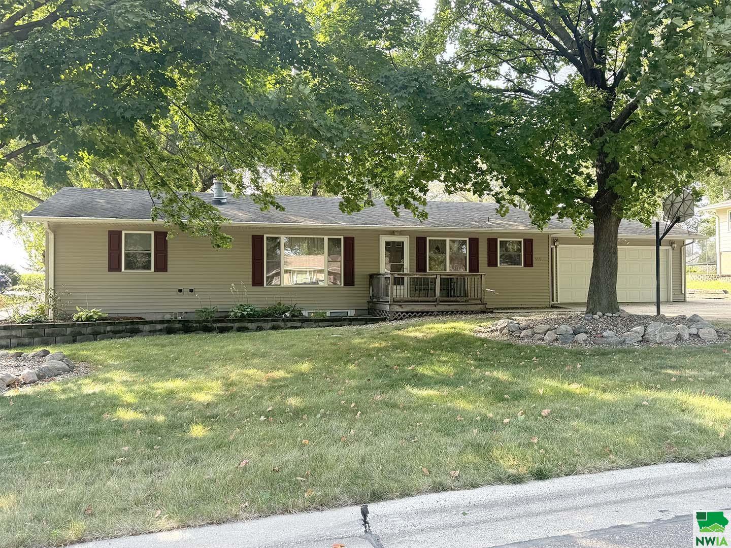 1st Ave, Sioux Center, IA 51250