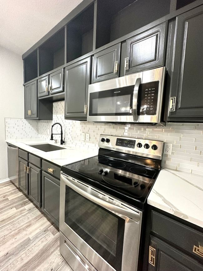 901 Se 10 Th St, Home with 3 bedrooms, 2 bathrooms and null parking in Grand Prairie TX | Image 9