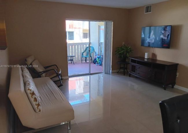 APT-108 - 18870 Nw 57 Th Ave, Condo with 2 bedrooms, 2 bathrooms and null parking in Hialeah FL | Image 16