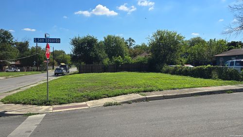 702 S San Eduardo Ave, San Antonio, TX, 78237 | Card Image