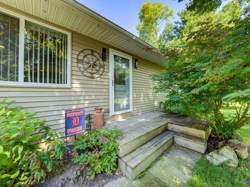 9932 Tenor Dr, Interlochen, MI, 49643-9633 | Card Image