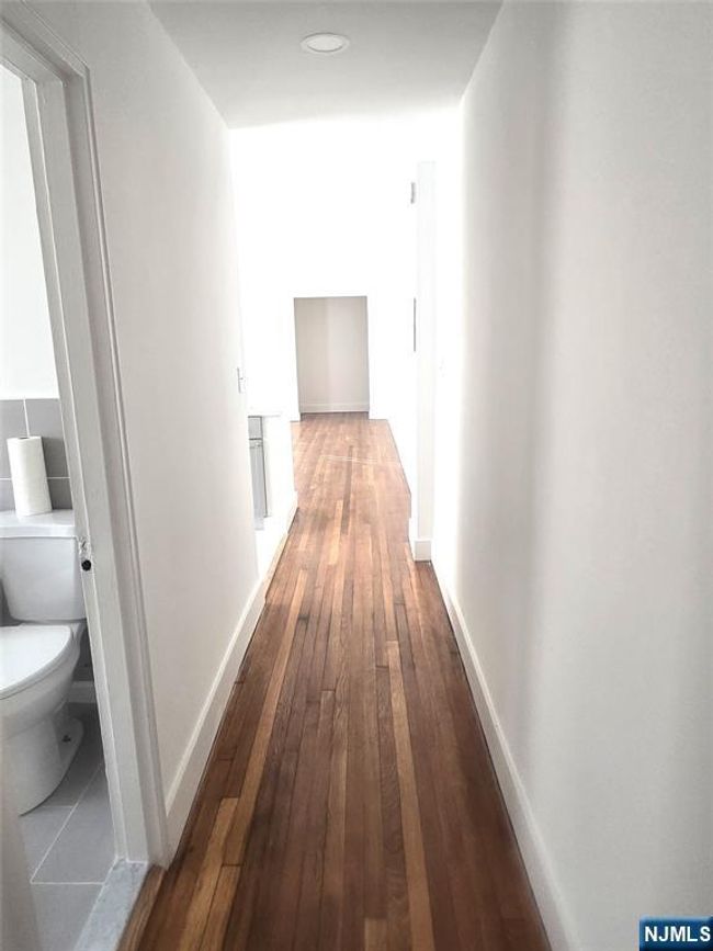 77 Forest Hill Pkwy, Condo with 2 bedrooms, 1 bathrooms and null parking in Newark NJ | Image 8