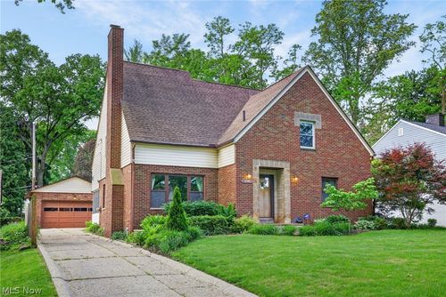 674 Upper Merriman Dr, Akron, OH, 44303-1633 | Card Image