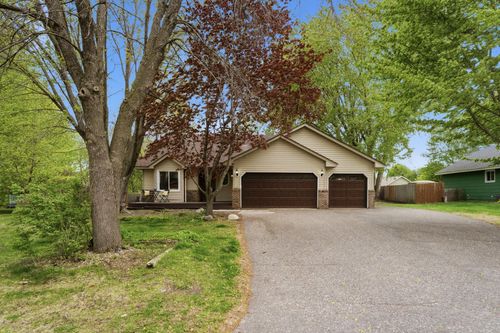 486 Forsham Lake Dr, Circle Pines, MN, 55014-1987 | Card Image
