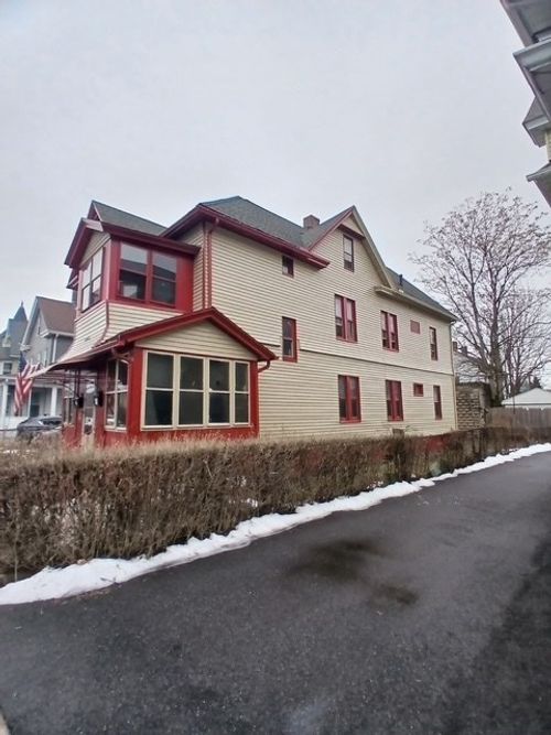 32 Wendell Pl, Springfield, MA, 01105-2208 | Card Image