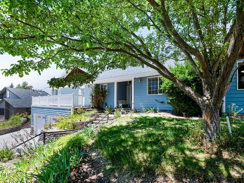 134 Ridgecrest Dr, Klamath Falls, OR, 97601-1573 | Card Image