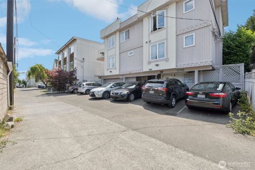 apt-202-5624 Roosevelt Way Ne, Seattle, WA, 98105-2762 | Card Image
