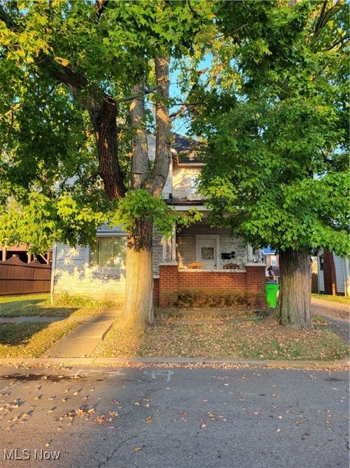 220 S 8th St, Coshocton, OH, 43812-2104 | Card Image