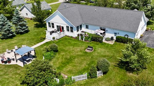 7570 Bay Meadow Dr, Harbor Springs, MI, 49740-8631 | Card Image