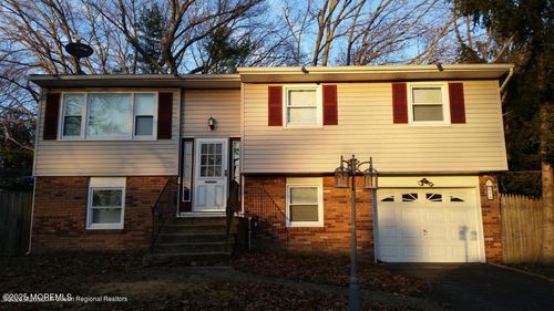16 Oak Leaf Ln, Toms River, NJ, 08755-5154 | Card Image