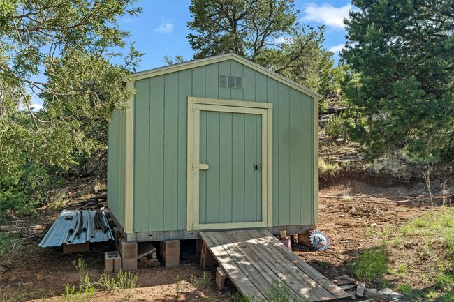 Electrified, lighted storage shed | Image 44