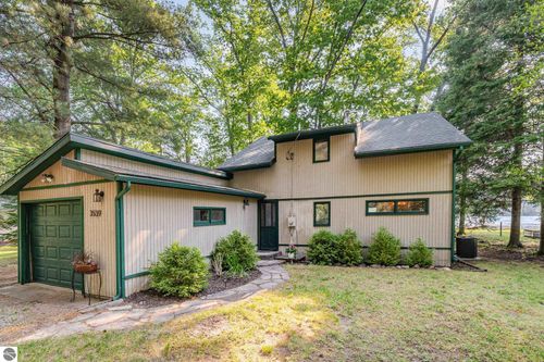 3539 Lake Tahoe Trl, Lake, MI, 48632-8952 | Card Image