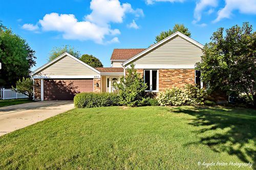894 N Brentwood Dr, Crystal Lake, IL, 60014-8426 | Card Image