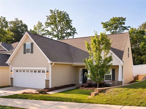 3518 Congress Sq, Kernersville, NC, 27284-0223 | Card Image