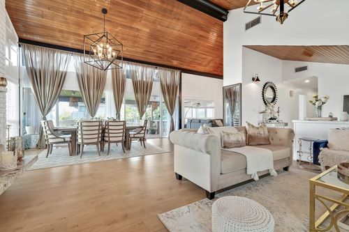 284 54a St, Delta, BC, V4M3J3 | Card Image