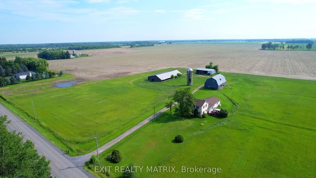 1467 Wade Rd, Home with 4 bedrooms, 2 bathrooms and 18 parking in Russell ON | Image 4