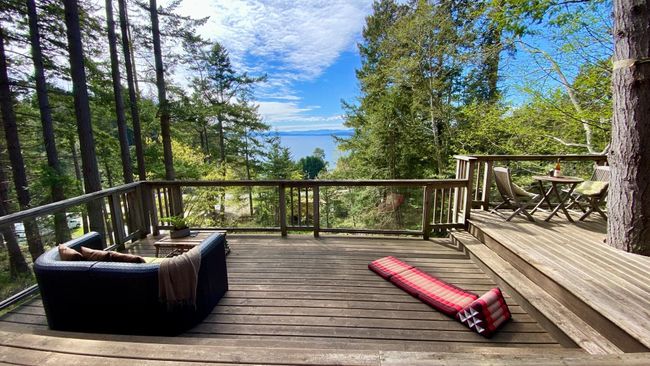 3733 Privateers Road, House other with 2 bedrooms, 1 bathrooms and 3 parking in Pender Island BC | Image 2