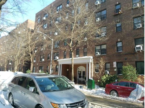 220-35-35 75th St, Jackson Heights, NY, 11372-4417 | Card Image
