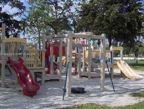apt-202-18965 Nw 62nd Ave, Hialeah, FL, 33015-5057 | Card Image