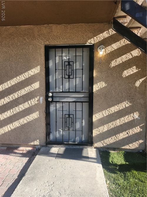 1-4737 Thunderbolt Ave, Las Vegas, NV, 89115-7269 | Card Image