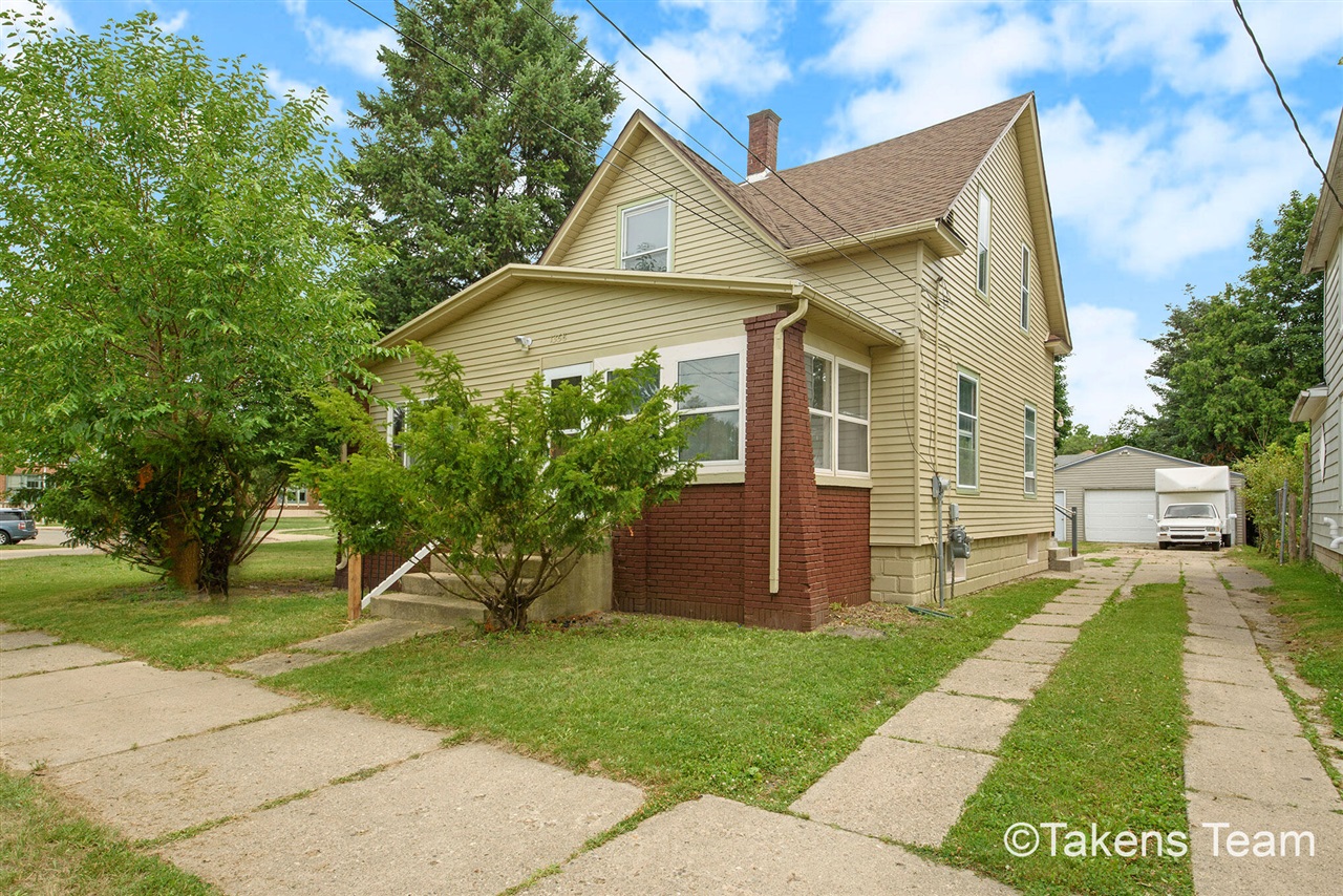 Davis Ave, Grand Rapids, MI 49504