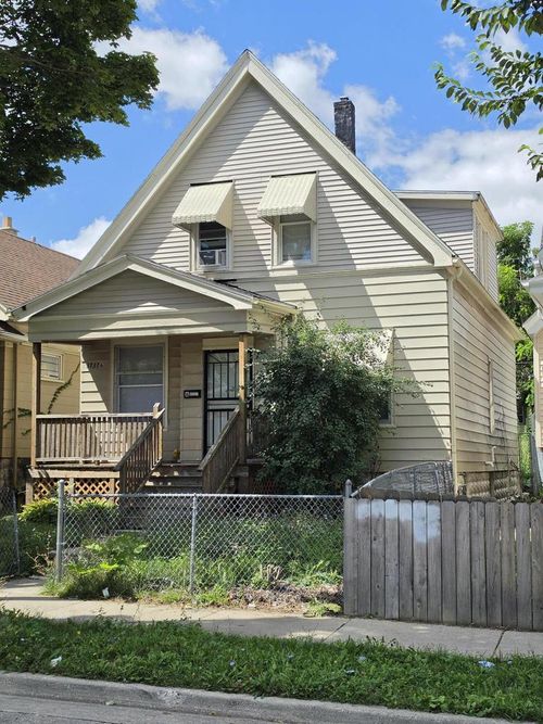 3737 N 10th Street, Milwaukee, WI, 53206 | Card Image