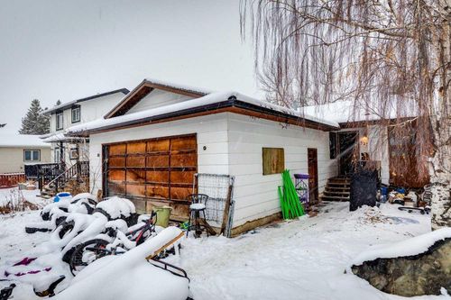 525 1 St Se, Black Diamond, AB, T0L0H0 | Card Image