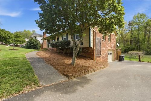 2545 Wood Valley Rd, Winston-Salem, NC, 27106-3669 | Card Image