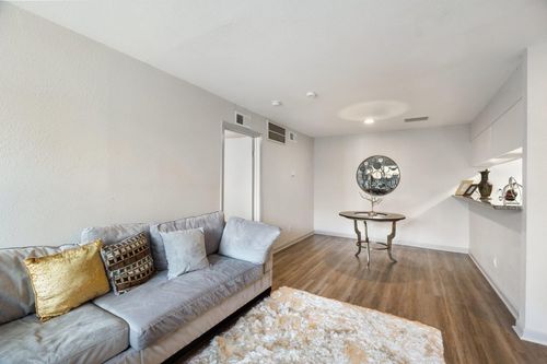 apt-2068-10101 Forum Park Dr, Houston, TX, 77036-8139 | Card Image