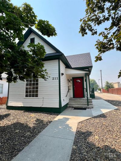 211 6th Avenue South, House other with 3 bedrooms, 2 bathrooms and 2 parking in Nampa ID | Image 2