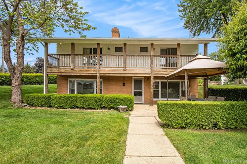 1365 Blue Water Dr, Fenton, MI, 48430-1101 | Card Image