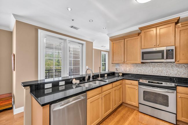 APT-101 - 3520 Central Ave, Condo with 2 bedrooms, 3 bathrooms and null parking in Memphis TN | Image 10