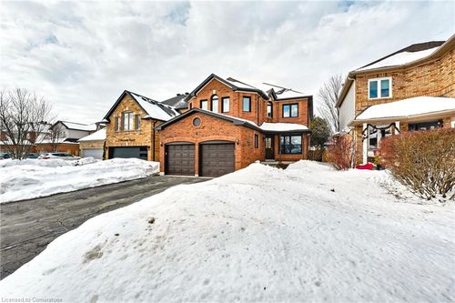 5 Chatsworth Cres, Waterdown, ON, L8B0N6 | Card Image