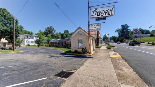857 Park Ave, Hot Springs, AR, 71901-3006 | Card Image