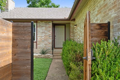 7501 Lakewood Dr, Austin, TX, 78750-8115 | Card Image