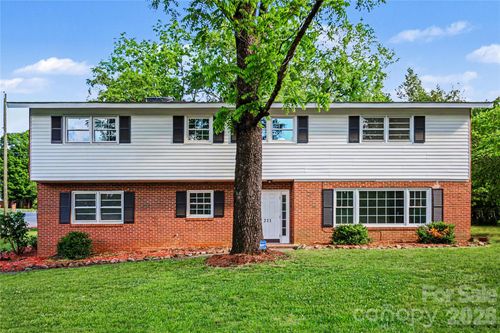 211 Windsor Dr, Shelby, NC, 28150-6067 | Card Image