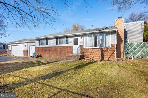 220 Western Ave, BRISTOL, PA, 19007-3028 | Card Image