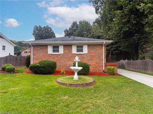 608 E Morehead St, Reidsville, NC, 27320-3504 | Card Image