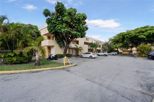 i204-9371 Fontainebleau Blvd, Miami, FL, 33172-5697 | Card Image